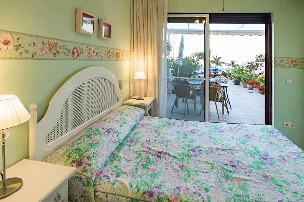 Apartamento Nerja 1ª linea de Playa de Burriana , terraza grande al mar
