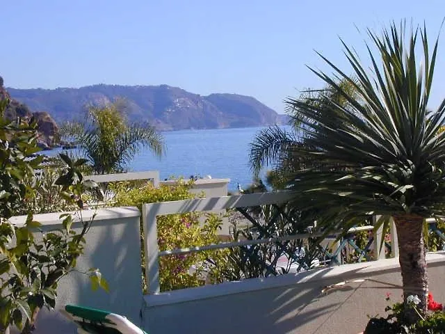 Apartamento Nerja 1ª linea de Playa de Burriana , terraza grande al mar